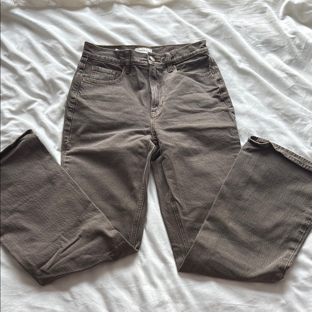 Stylish Brown High-Waisted Jeans